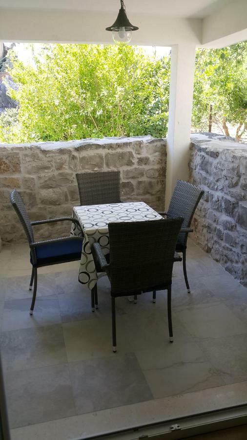 Apartments Dvor - Ap1, Ap2, Ap3 Baška Voda Exterior foto