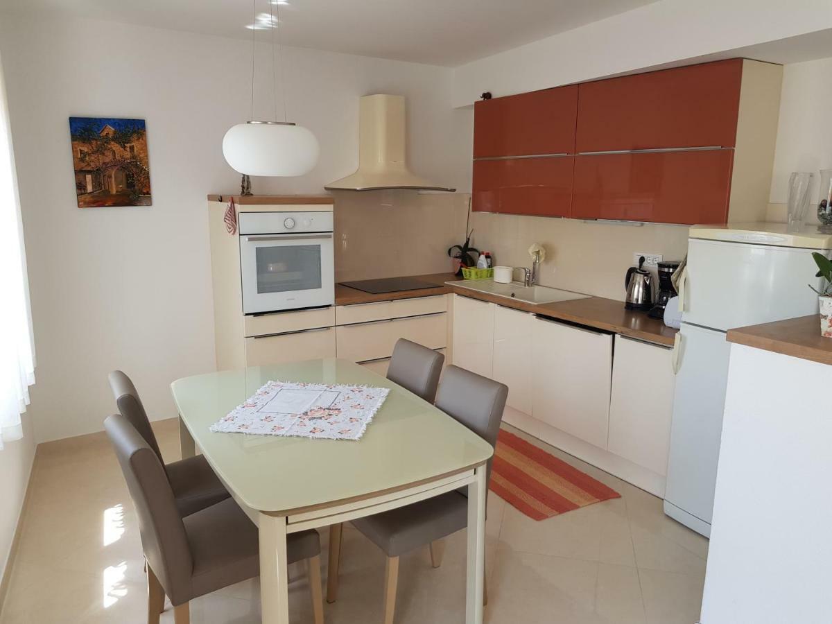 Apartments Dvor - Ap1, Ap2, Ap3 Baška Voda Exterior foto